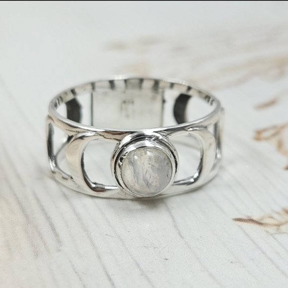 Natural Round Moonstone Sterling Silver Ring - Picture 2 of 3